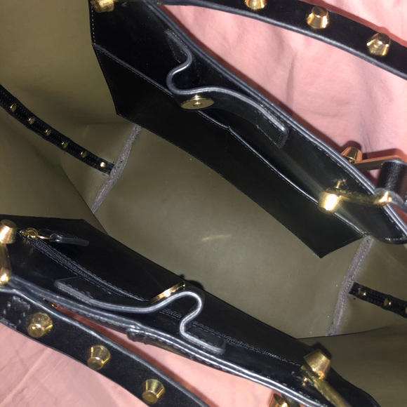 HP🎉 Vince Camuto Evie Studded Large Leather Tote - Picture 4 of 4